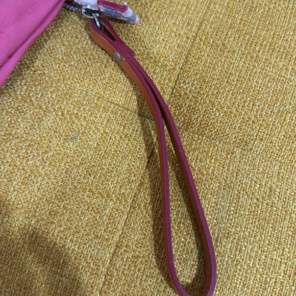 NWOT Cavalcanti wrislet bag made in Italy with floral design and leather accents - Picture 8 of 12